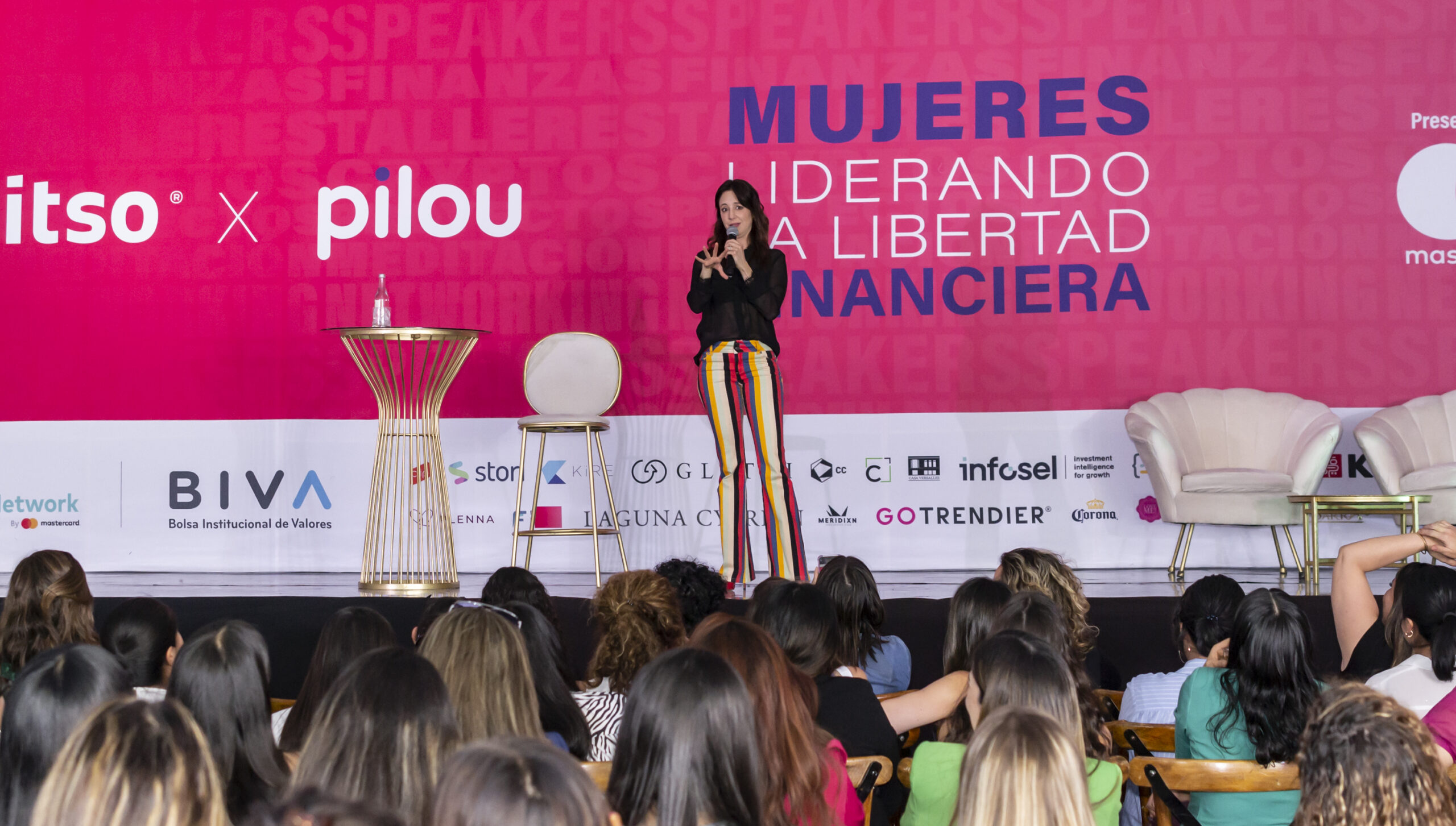 Panorámica del evento en Casa Versalles